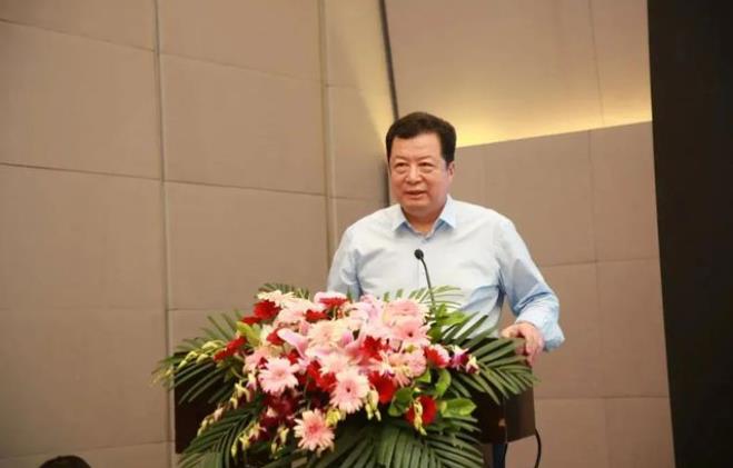 中國(guó)工程院院士蔣莊德做報(bào)告.jpg