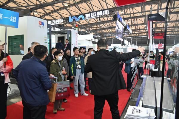 CCMT看點(diǎn):普拉迪動梁龍門引領(lǐng)機(jī)床新潮流，助力大型機(jī)械制造業(yè)！